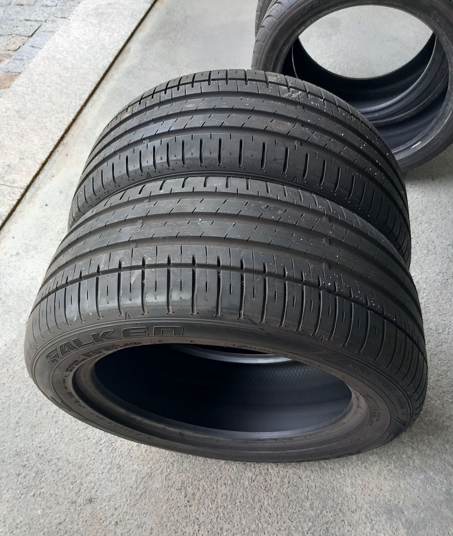 2 pneus 245/50R18 Falken semi novos
