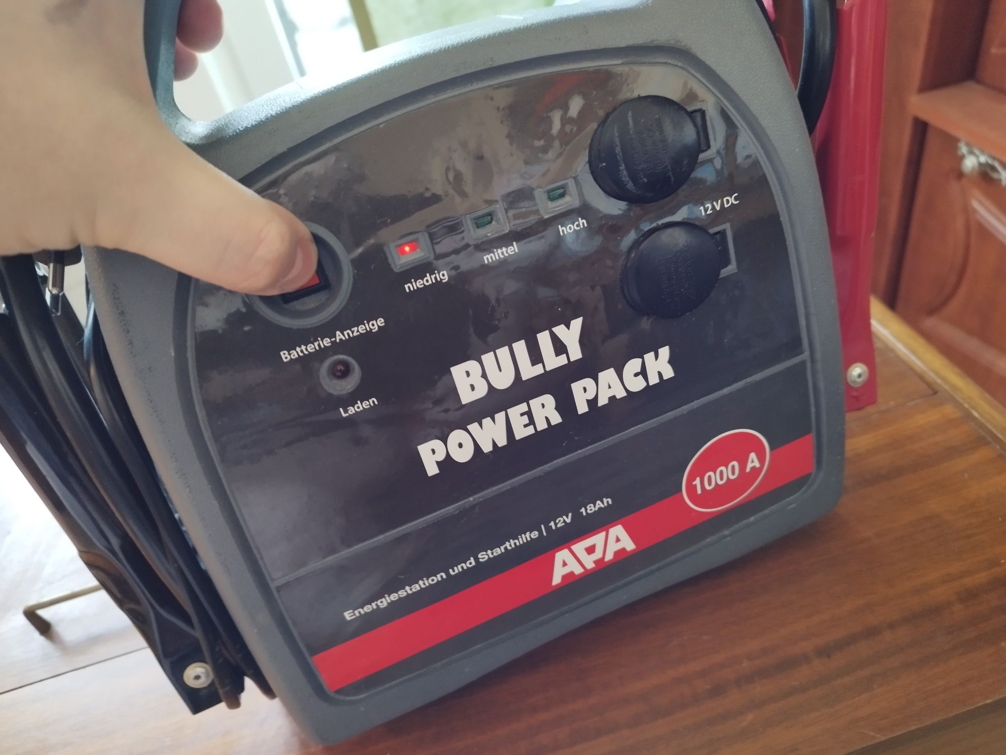 Jump Starter APA Bully Power Pack Urządzenie Rozruchowe