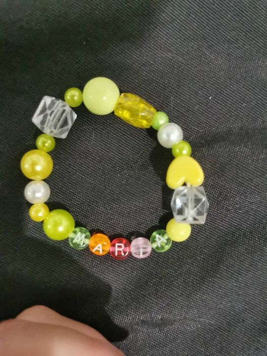 Pulseiras escrito Maria feita à mão