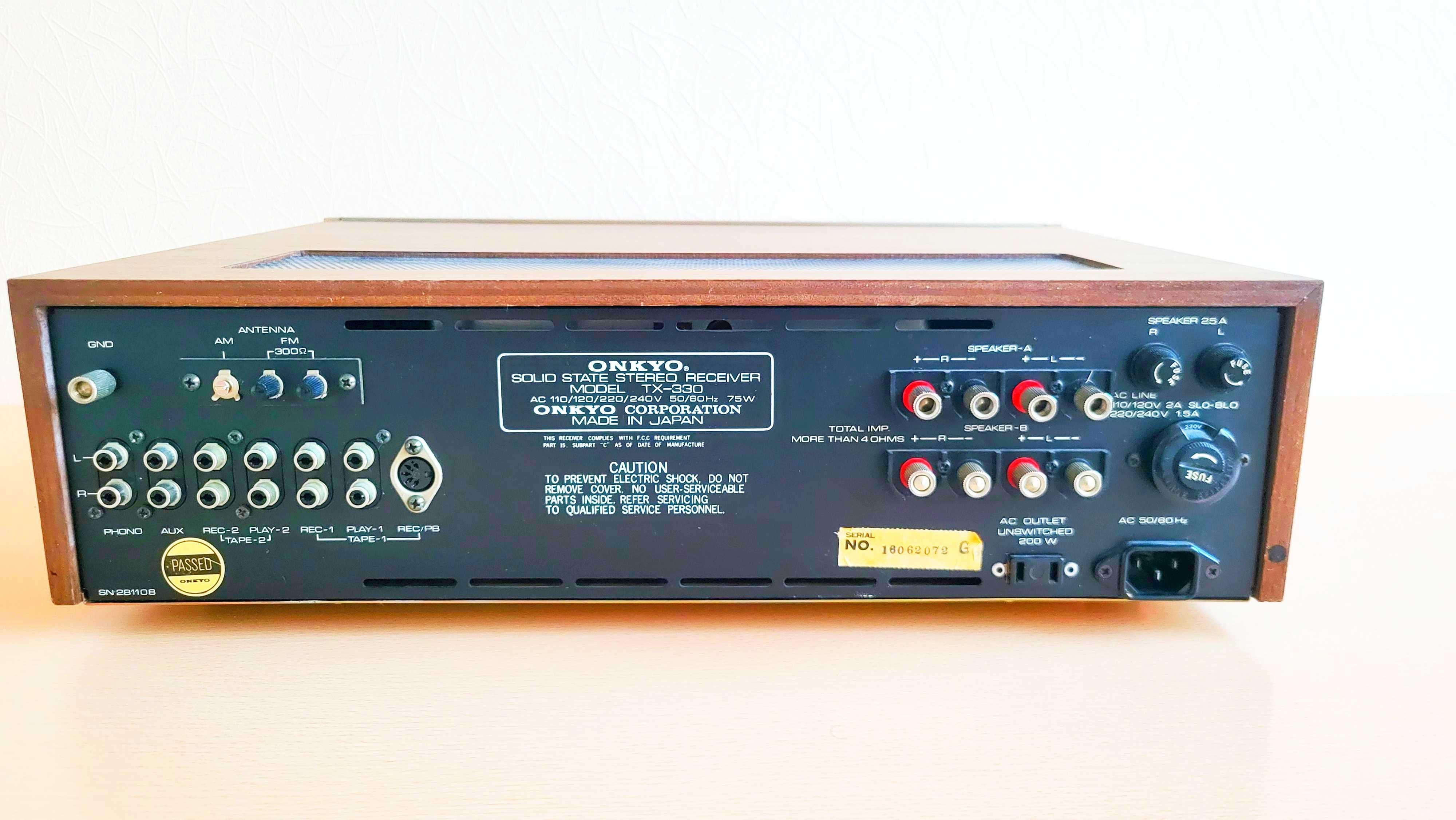 Чудовий вінтажний ресивер Onkyo TX-330.