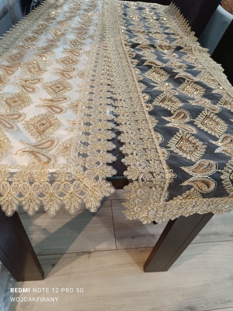 Bieżnik nowy z kompletem poszewek Glamour