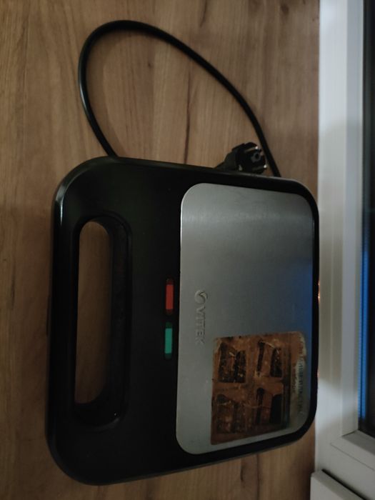 Вафельниця Vitek VT 7148 ремонт