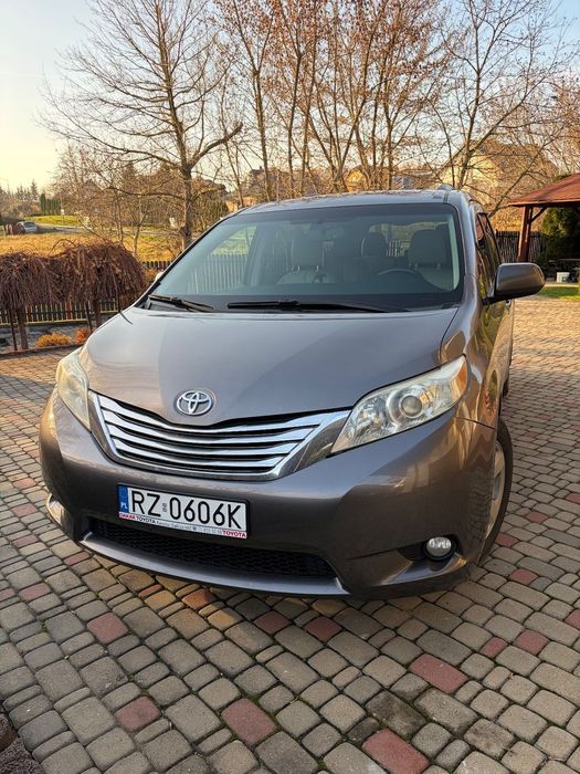 Toyota Sienna Auto sprawne technicznie, serwisowane w ASO, wersja XLE