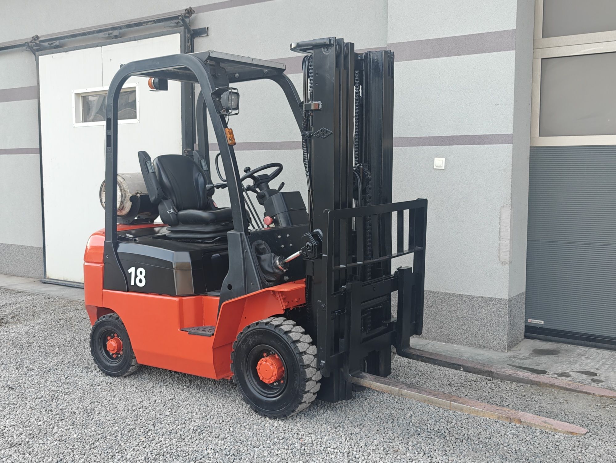 Wózek Hangcha 1.8T Triplex 4.8m Lpg 2017r Przesuw Silnik Nissan