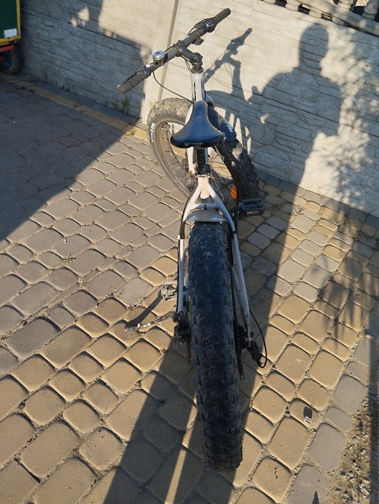 Sprzedam rower FAT BIKE w bardzo dobrym stanie.