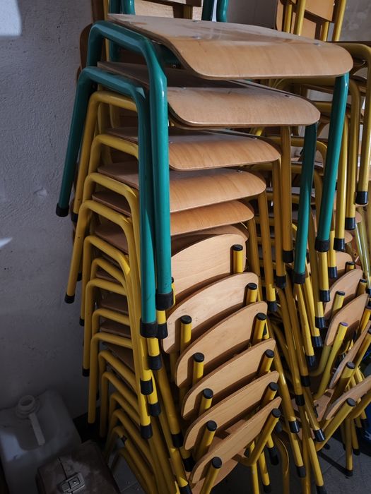 Krzesła przedszkolne Karolek 2, plus gratisy.