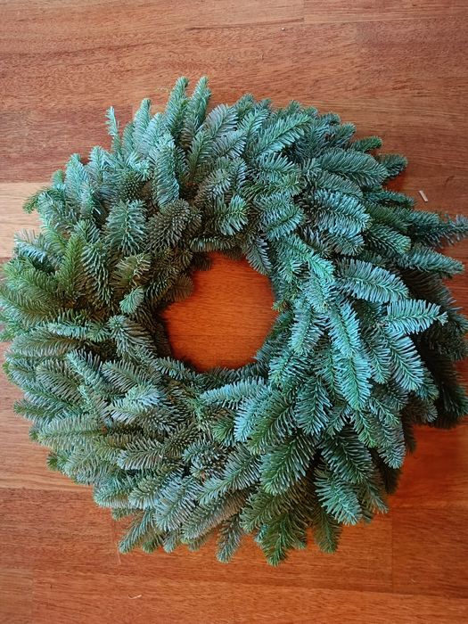 Wianek stroik świąteczny adwentowy żywy 40cm nobilis