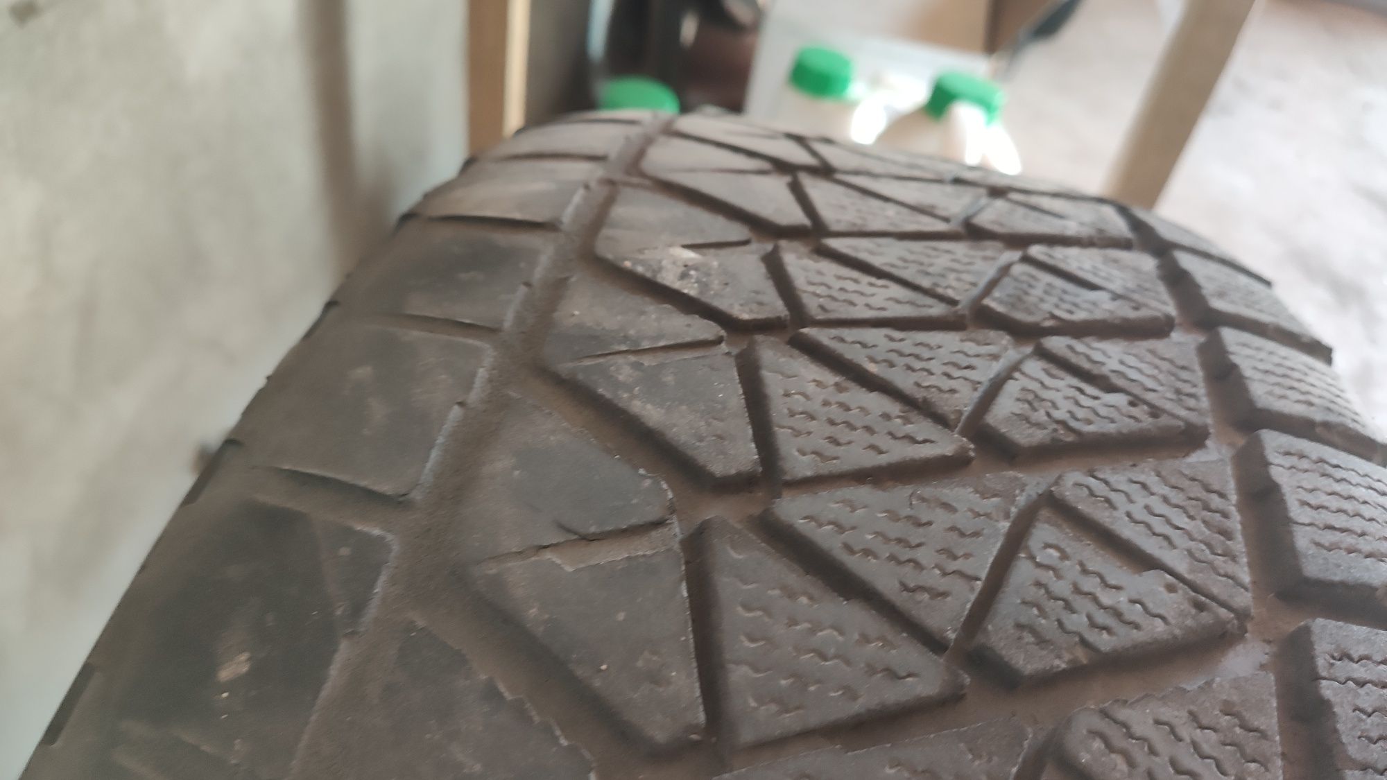 Bridgestone Blizzak v2  265/70 R16 112R