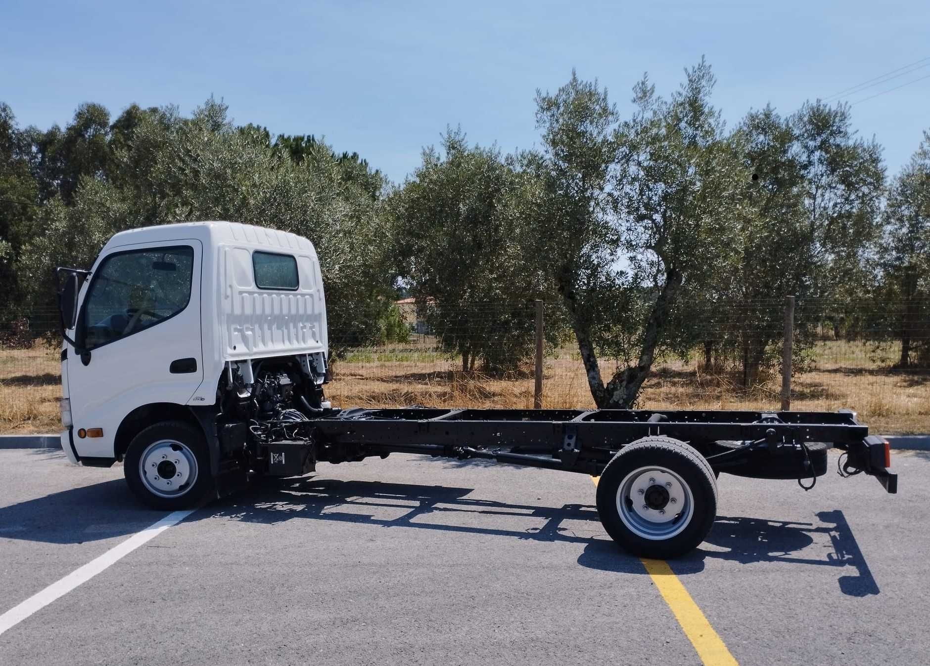 Toyota Dyna M 35-33 chassi motor 3.0 ano 2006
