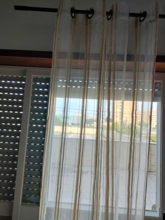 Cortinas em bom estado
