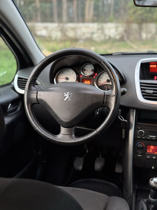 Peugeot 207 1.4 Hdi -5 Lugares