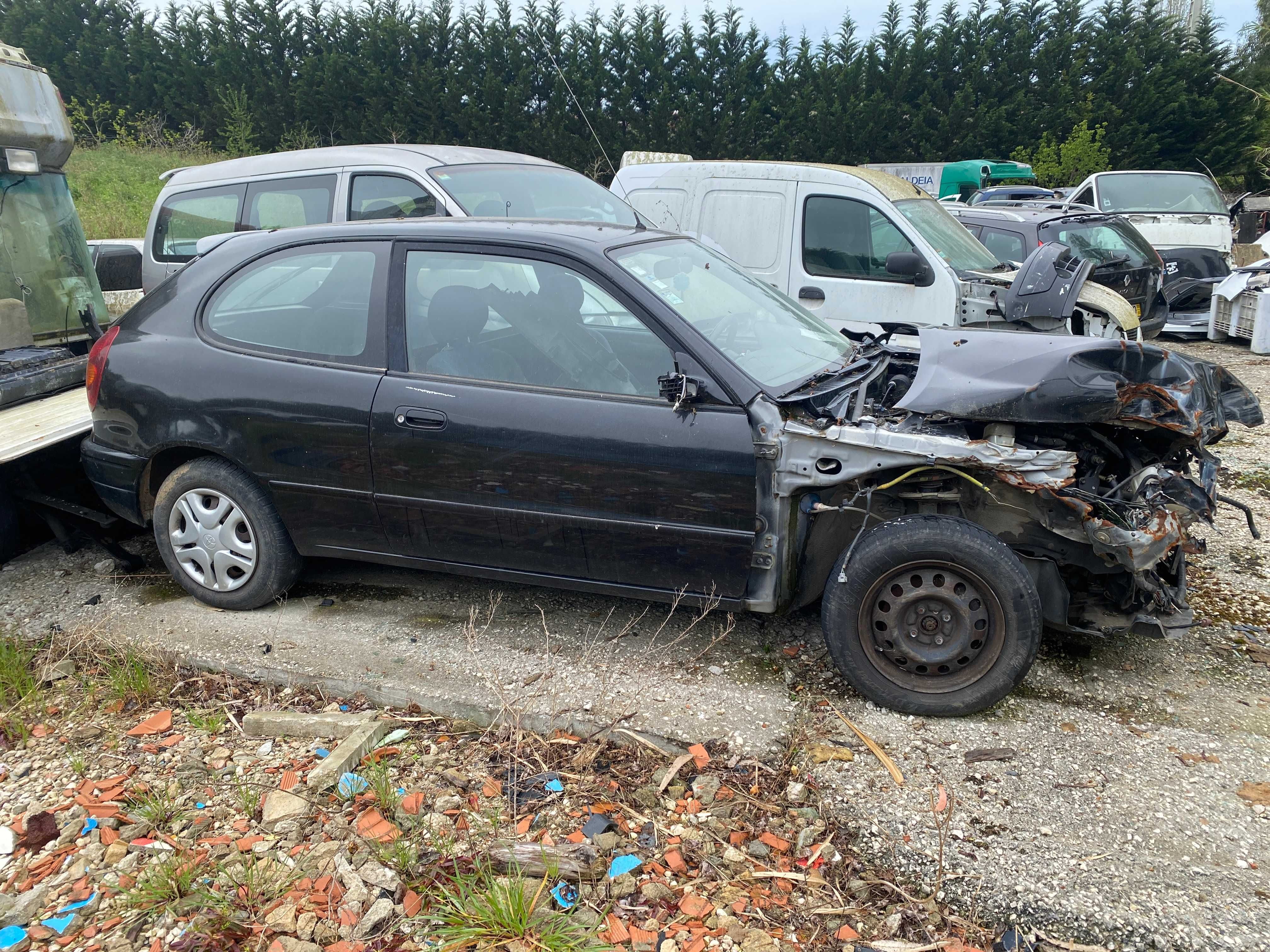 Toyota Corolla Starvan D4D de 2001 com motor e documentos