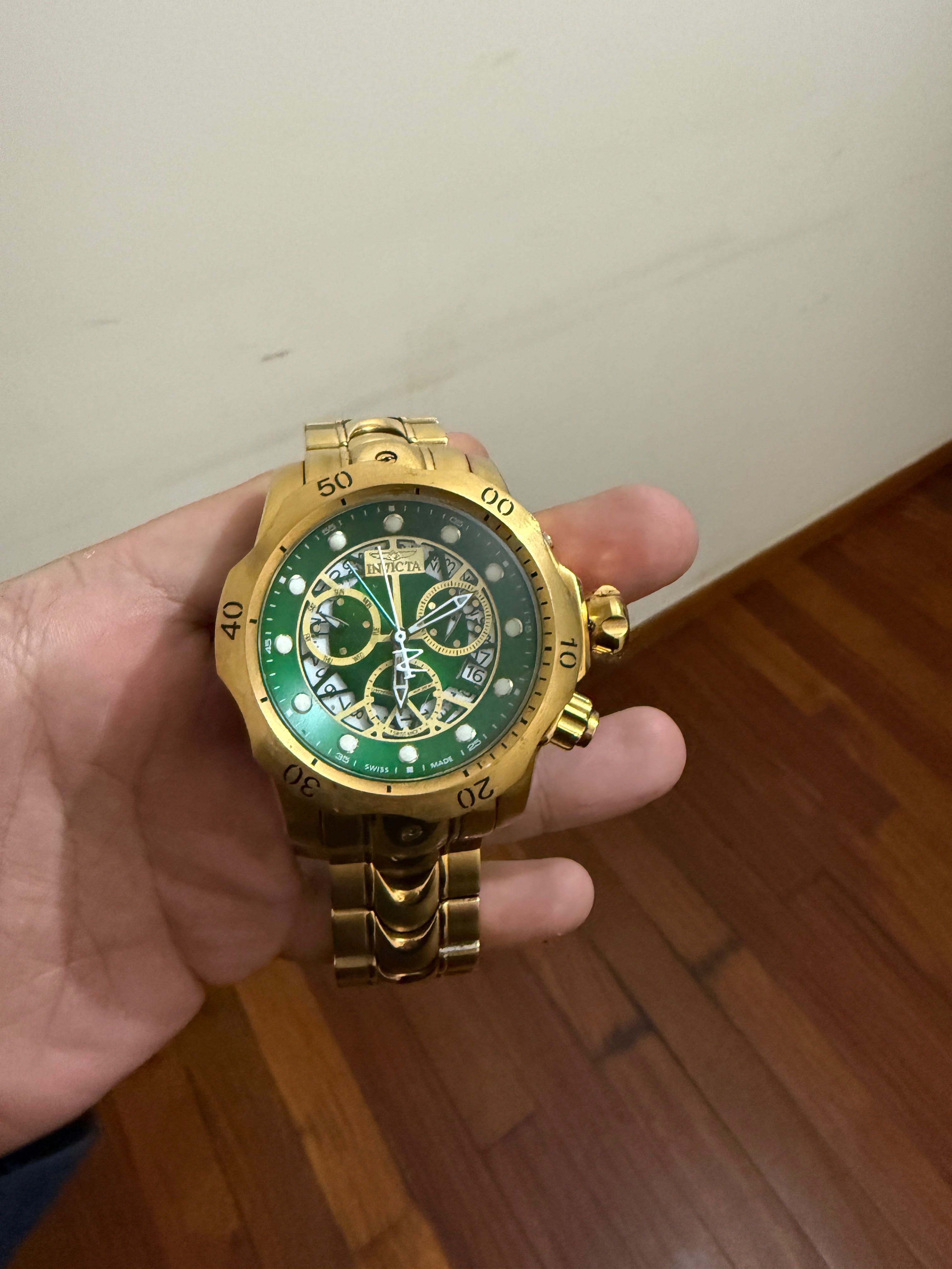 Relógio Invicta (faltando 1 botão)