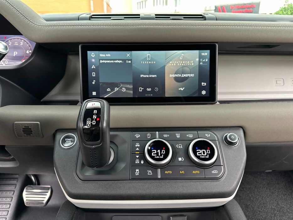 Land Rover Defender D300 X-Dynamic