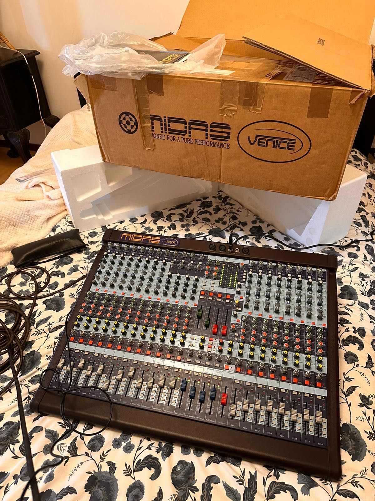 Mixer midas venice 240 NOVO NA CAIXA ORIGINAL som made in europe