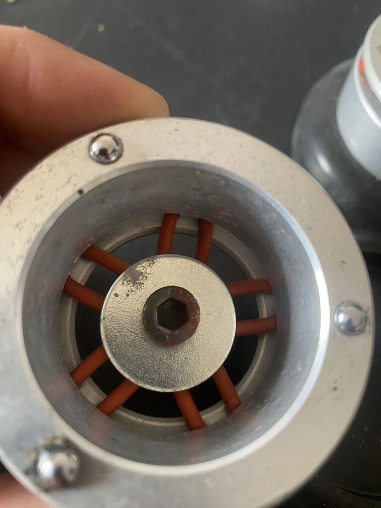 Isonoe isolation feet