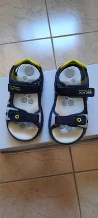 Sandálias para menino, tamanho 28 da marca Chicco