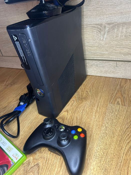 Konsola Xbox 360+ Kinect zestaw