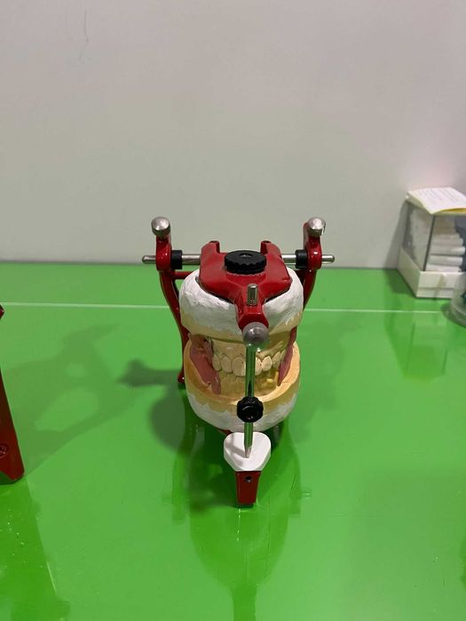 Articulador semi-ajustavel