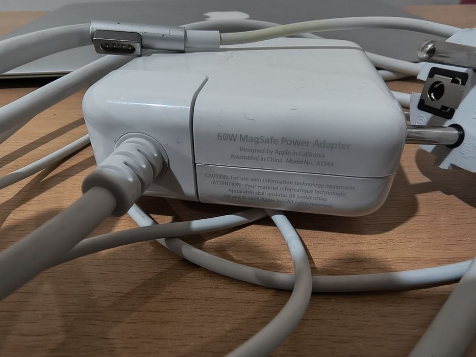 Зарядное устройство на MacBook