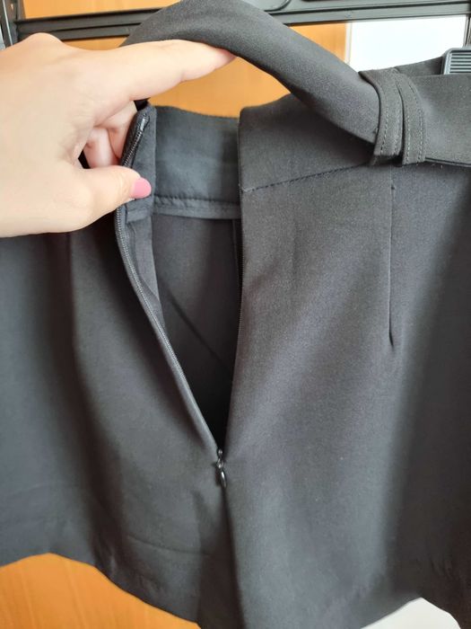 Saia-calção preta Stradivarius, tamanho 36