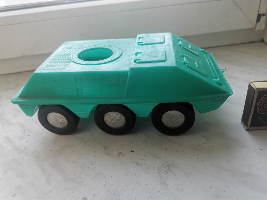 Редкие игрушки  СССР бронетранспортер и танк