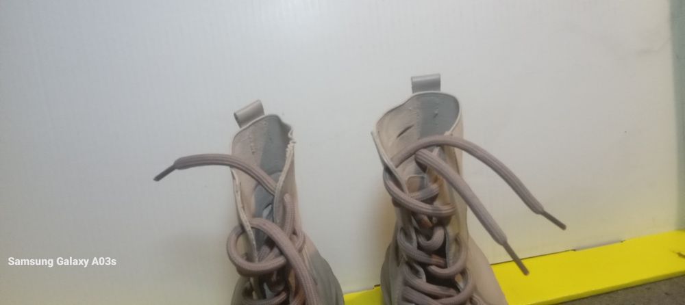 Жіночи ботинки бежевого кольору