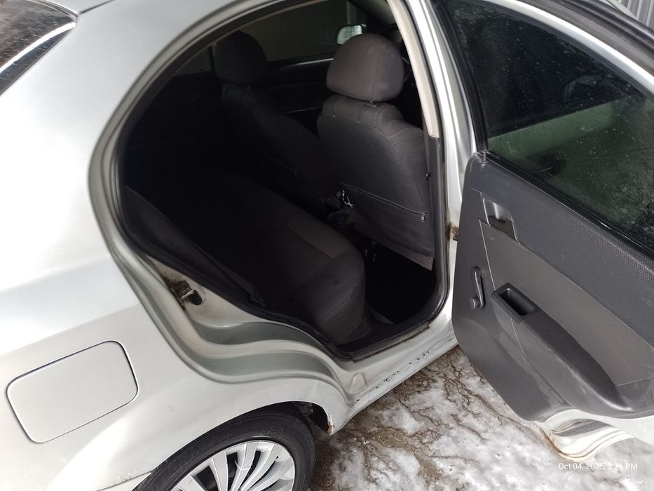 Продам Авео 2008г.в 1.5 газ-бензин 2700