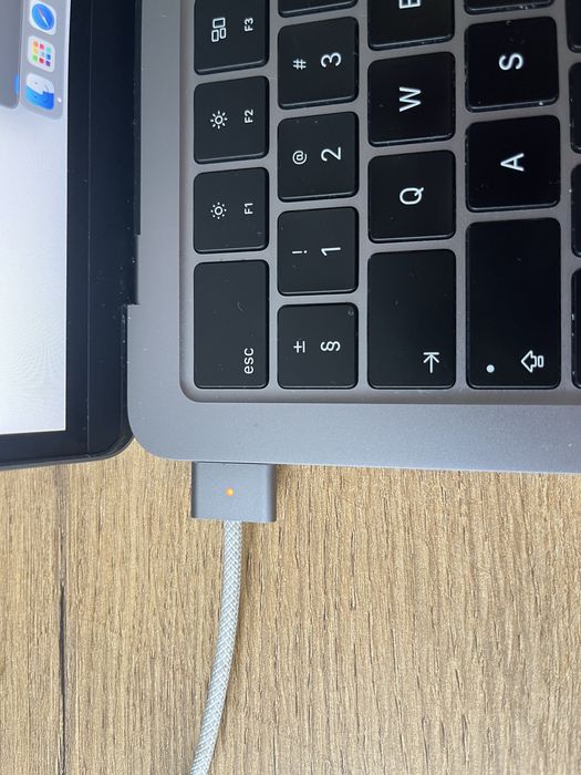 MacBook Air M2 2022 8GB RAM | 256GB SSD