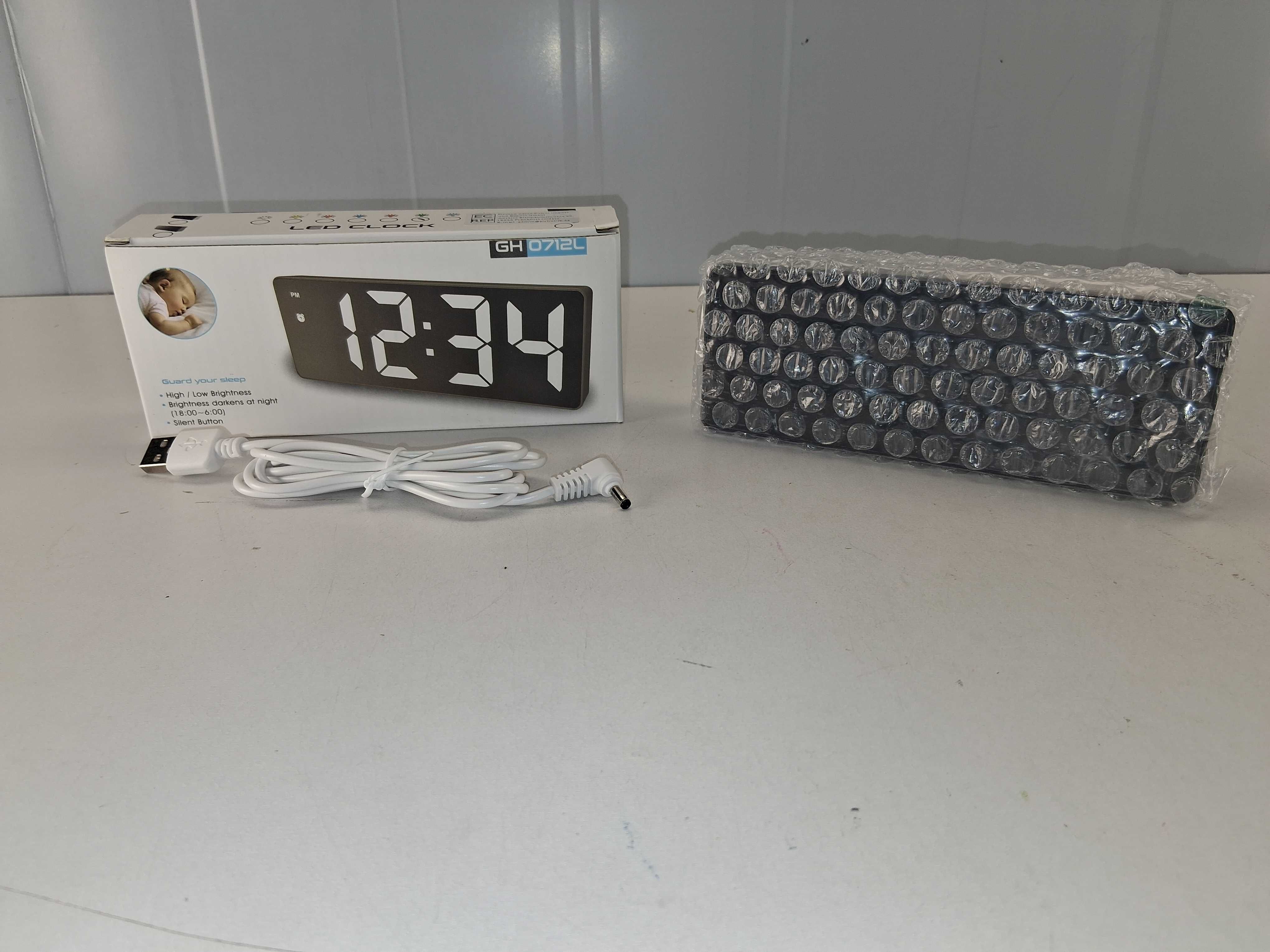 L075 Zegar LED Budzik Termometr Zasilany USB Datą GH 0712L