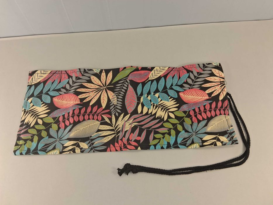 N093 Rolowany Piórnik Etui Na Mazaki Kredki Wzór Liście Canvas