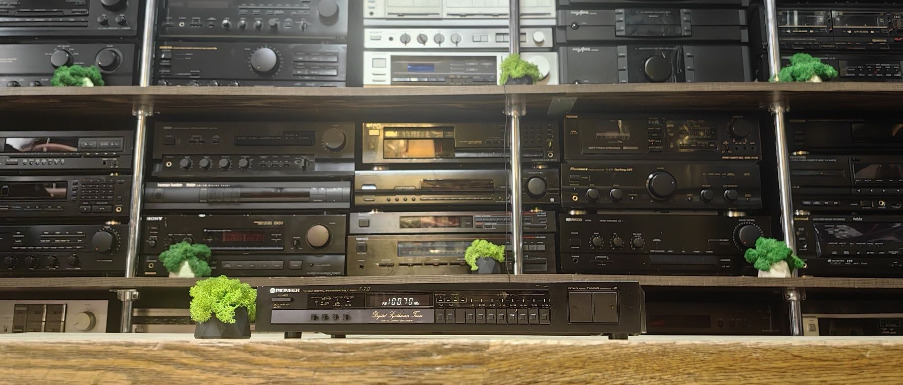 Тюнер Pioneer F-717
