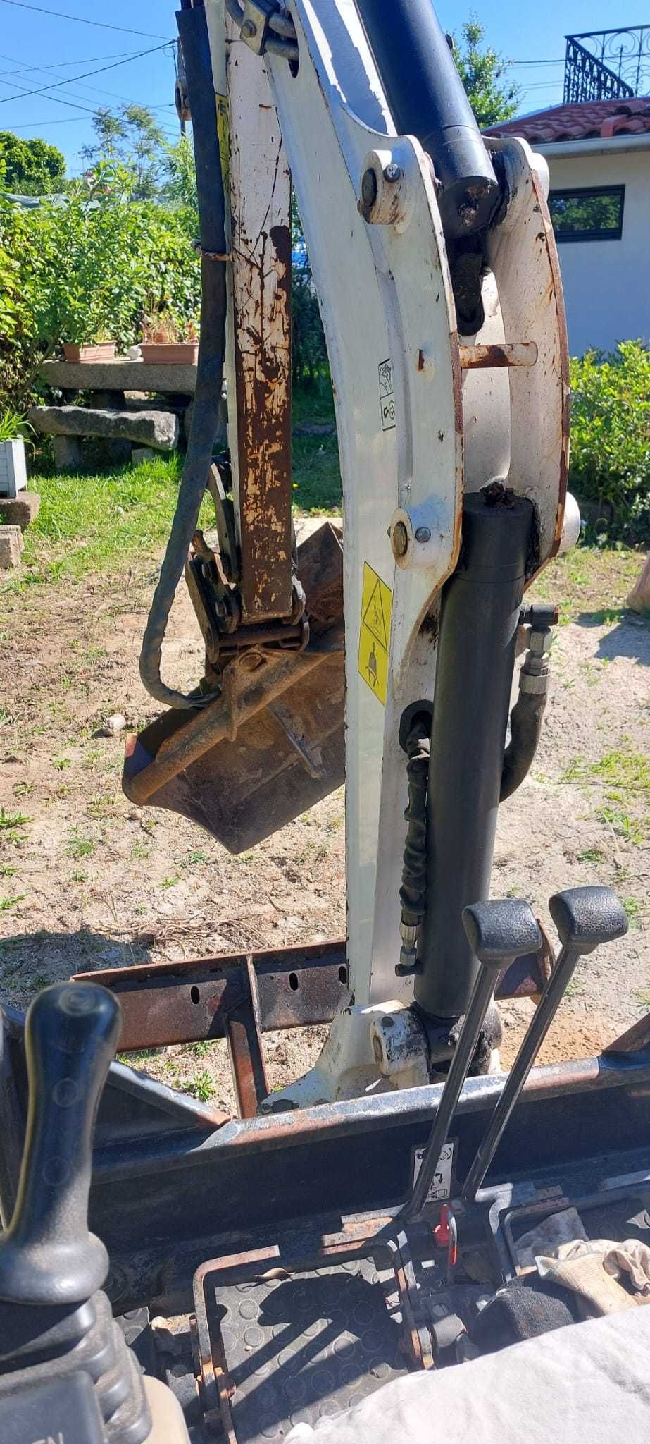 Giratório Bobcat 1600kg