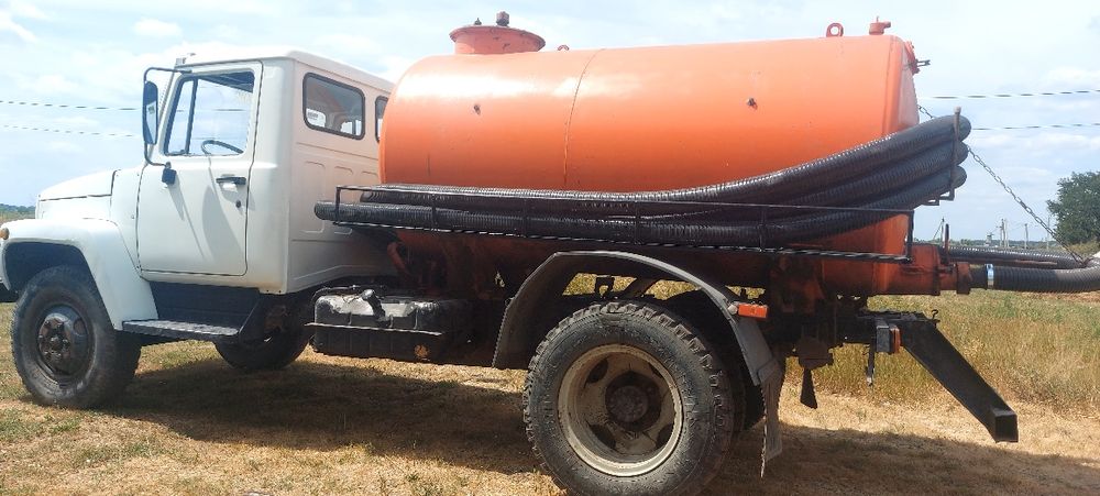 Выкачка сливных ям и канализаций .