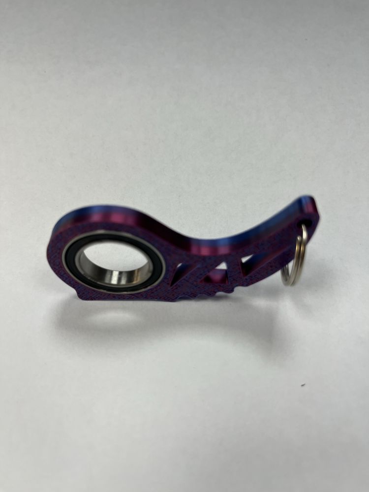 Brelok keyrambit key rambit hit tiktok kolor fiolet z niebieskim