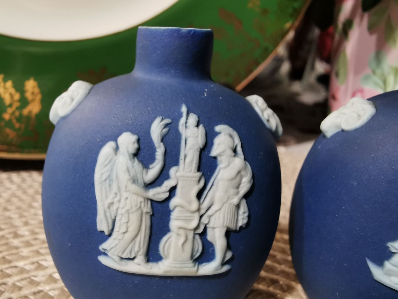 Miniaturowe wazonik porcelanowe