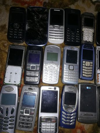 Stare telefony na części