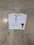 T-shirt AMI Paris branca com simbolo vermelho
