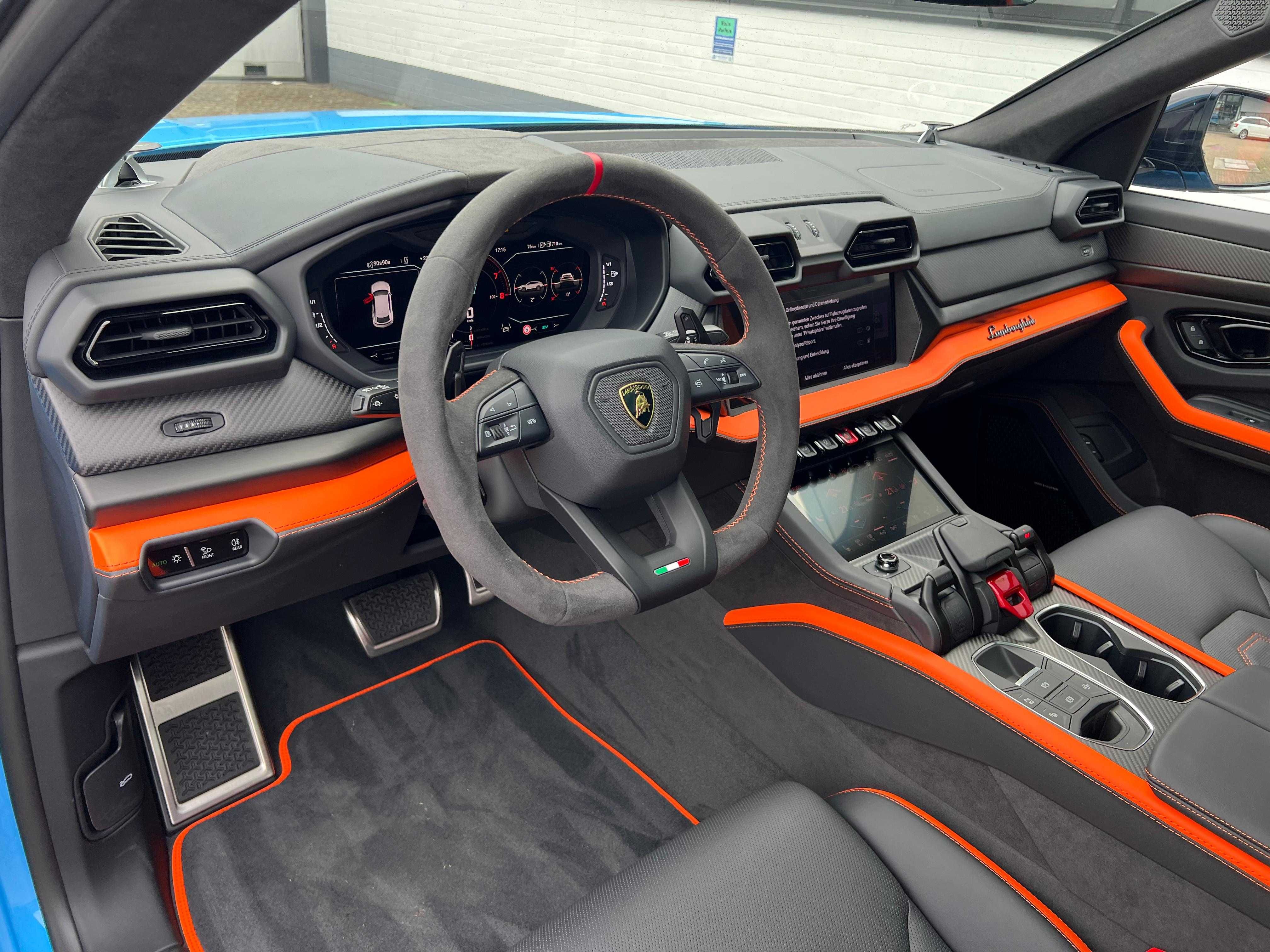 Lamborghini URUS SE 2025