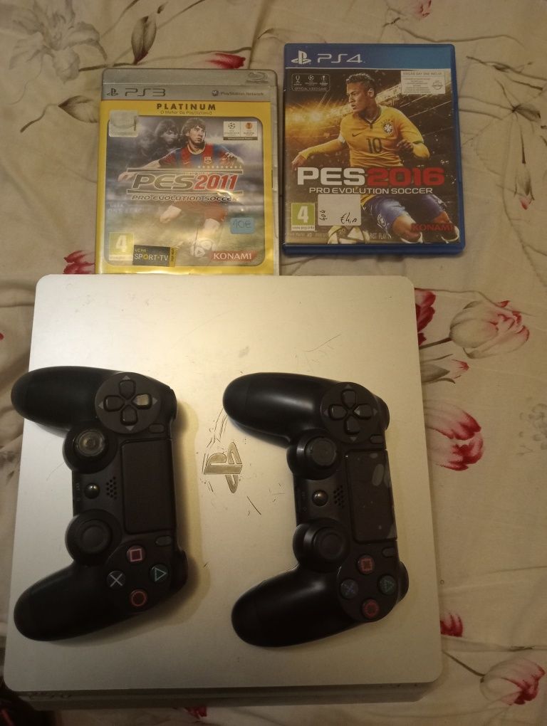 Vendo um PS4 em bom estado de funcionamento tem dois comandos e dois j