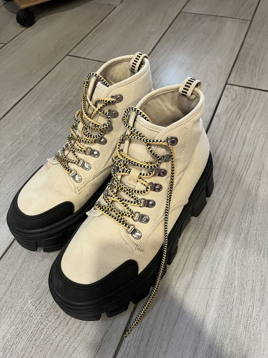 Жіночі чоботи Zara