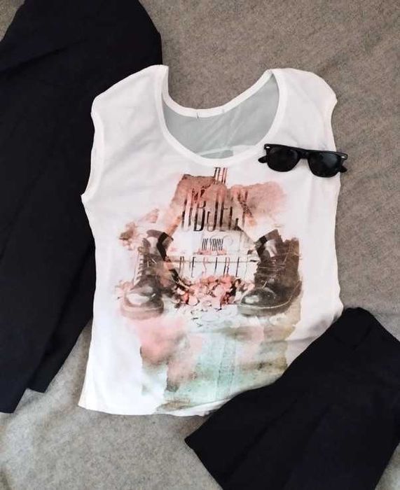 Biała bluzka z krótkim rękawem koszulka t-shirt z grafiką lato basic