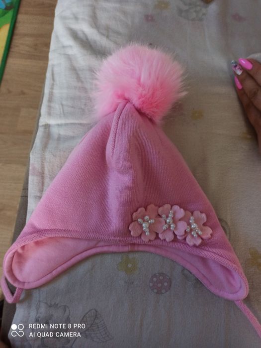 Продам зимові ,демисезонні (весняні -осінні)шапочки для дівчаток