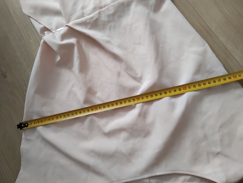 Kombinezon Yulla M jasny różowy pudrowy roz elegancki