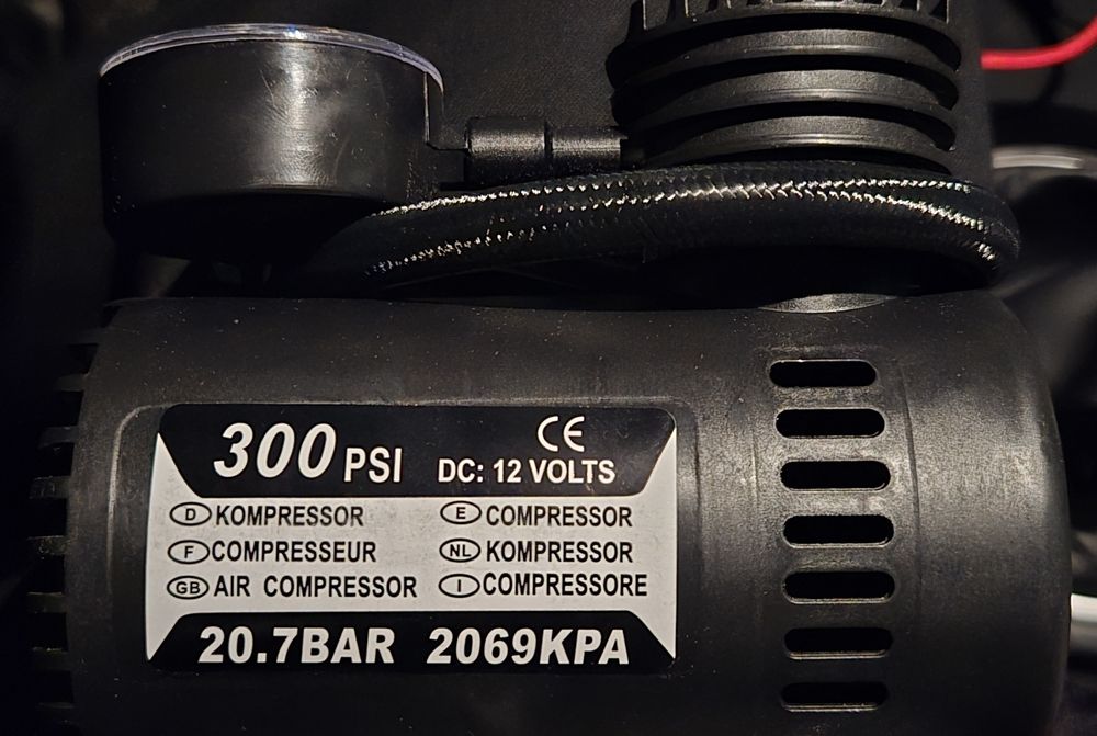 Bomba com ligação de isqueiro de 300PSI.