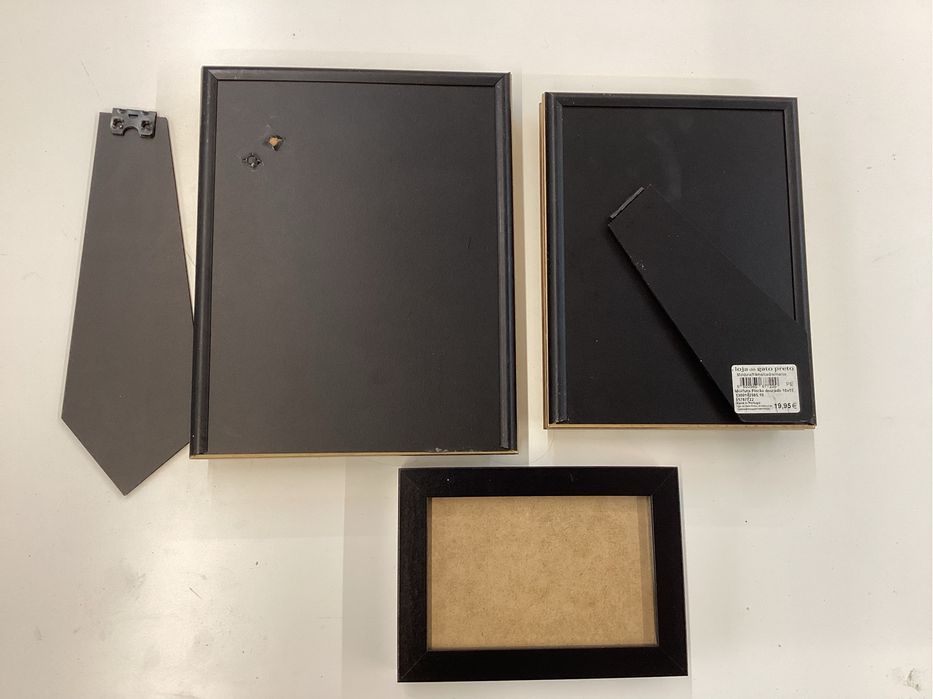 Molduras em madeira douradas + uma de oferta em madeira preta.