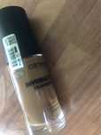 Podkład kryjący w płynie Catrice Invisible Cover Foundation 062W mat