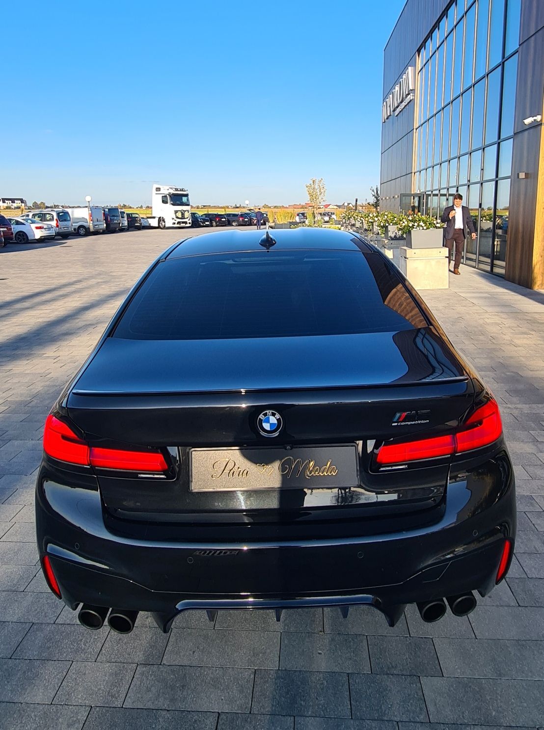 BMW Czarna M5 Bowers&Wilkins