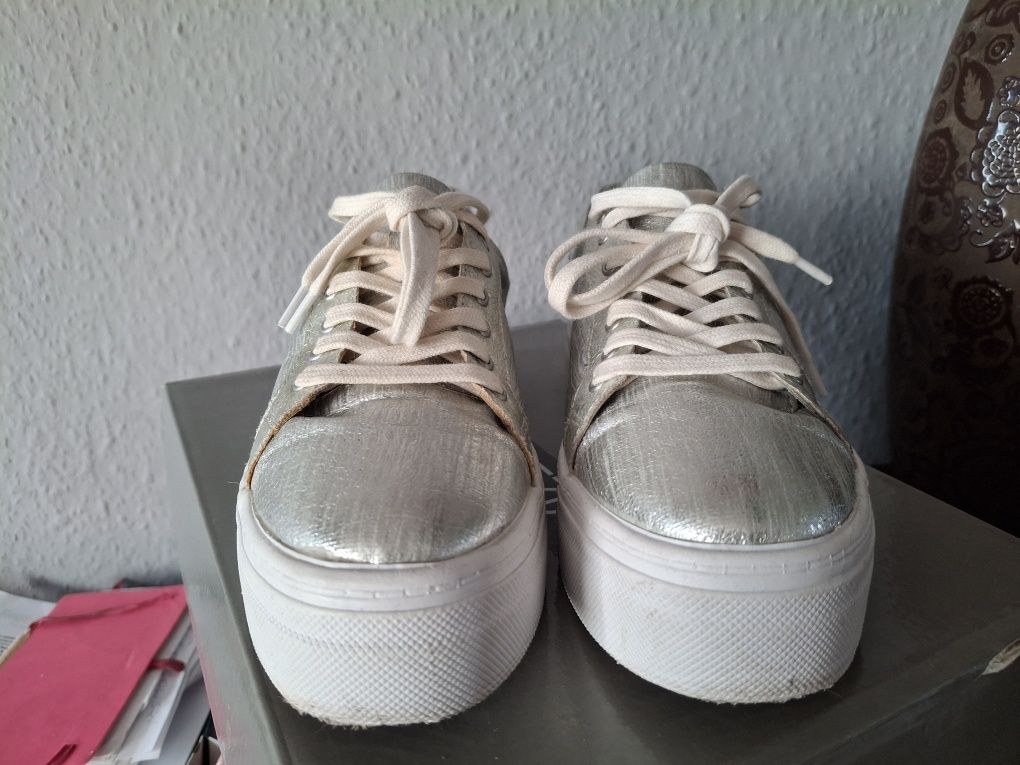 Tamaris sneakersy na platformie damskie 37