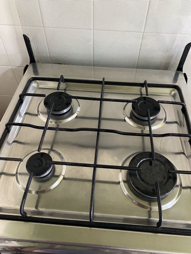 Fogão e forno em bom estado